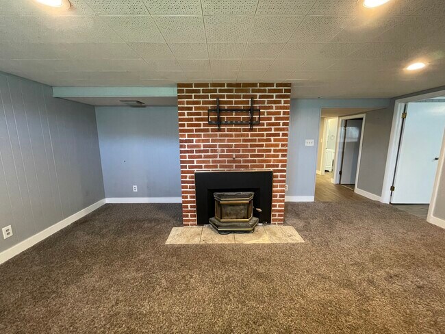 Building Photo - 8921 E Broadway Ave