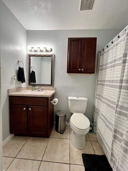 Building Photo - 976 Leeward Pl