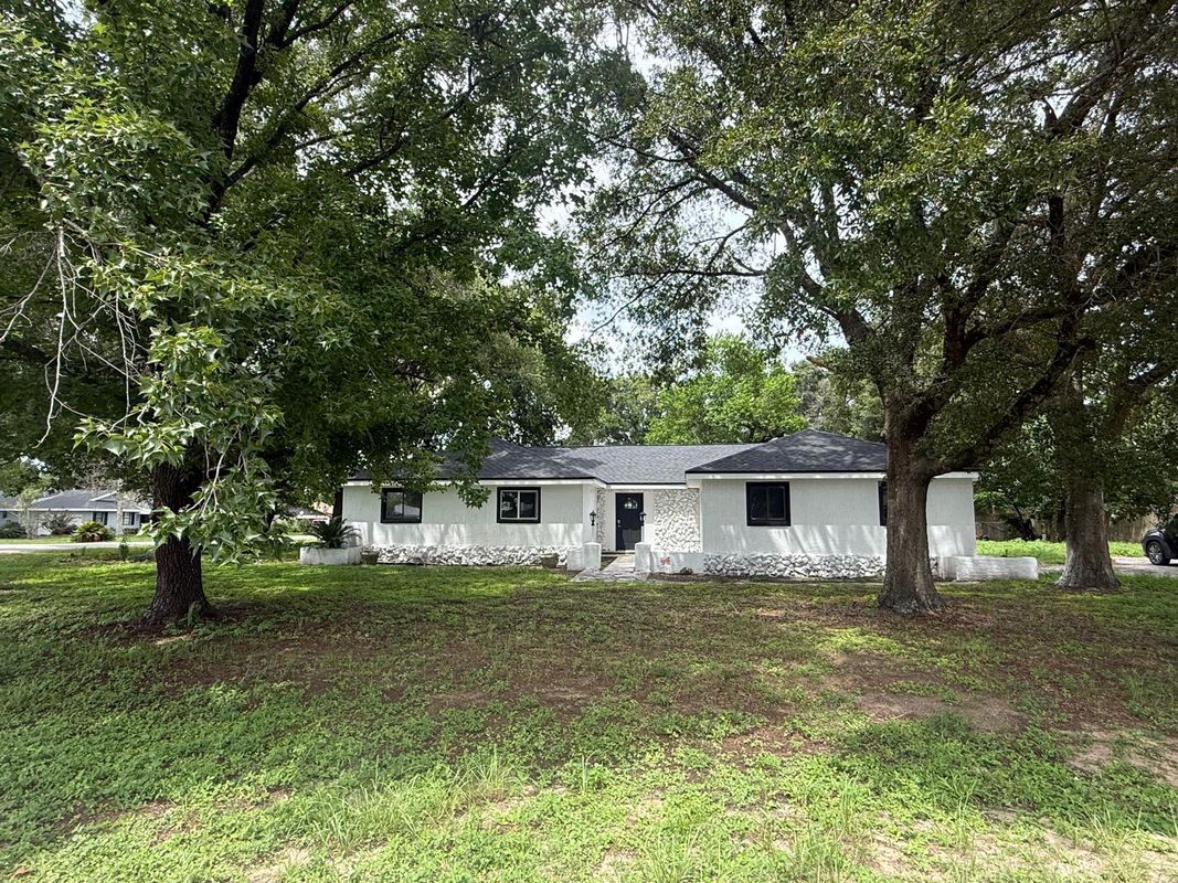 Building Photo - 5021 NE 4th St