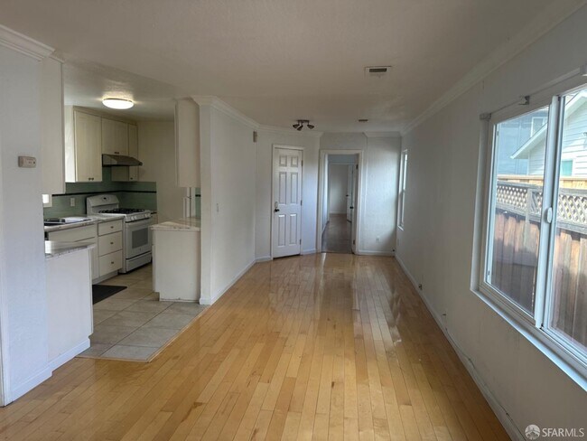 Building Photo - 827 Stambaugh St