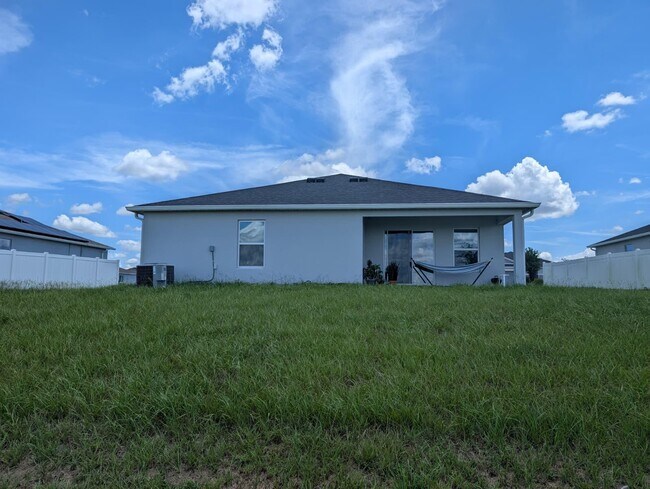 Building Photo - 2425 Begonia St