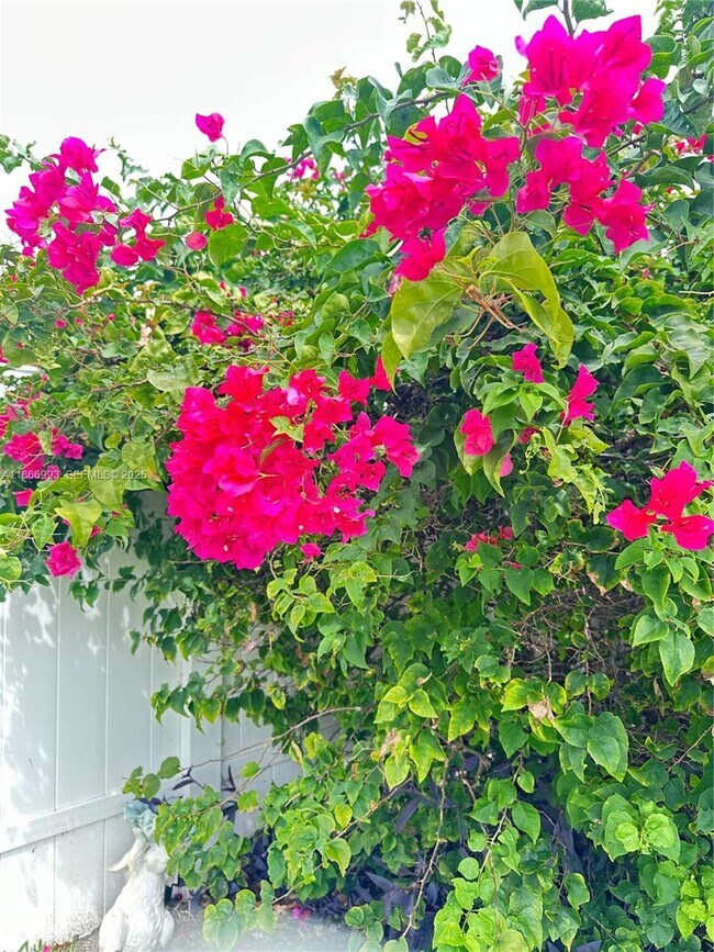 Building Photo - 1935 Arthur St