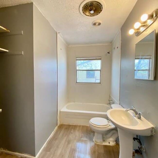 Building Photo - $0 First Month's Rent / $0 Deposit at Move-in