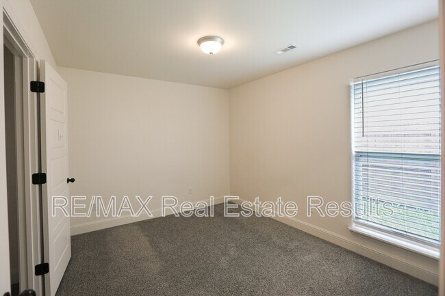 Building Photo - 501 NW 59th Ave