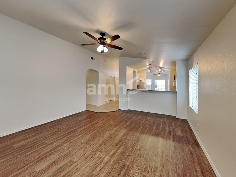 Building Photo - 9045 W Holly St