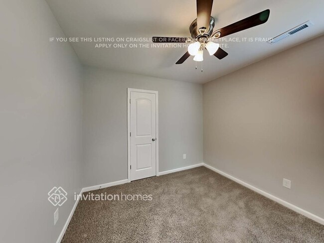 Building Photo - 903 Mathis Ave