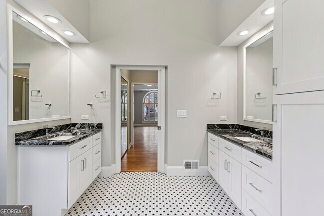 Building Photo - 3740 Ashford Point