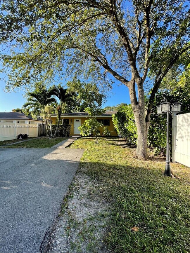 Primary Photo - 5805 SW 61st St