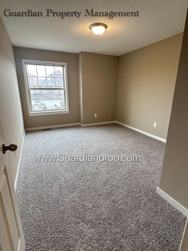 Building Photo - North Brooklyn Park Town Homes, Dedicated Office, 2 Car Garage, Washer/Dryer, Front Patio