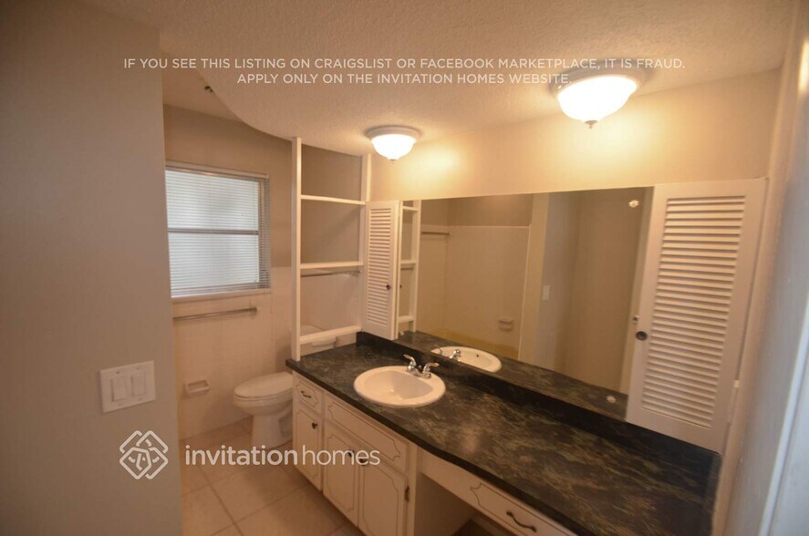Building Photo - 2642 Oakbrook Dr