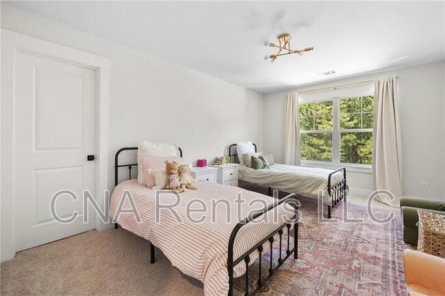 Building Photo - 178 Crestbrook Wy