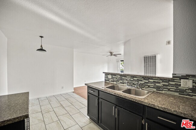 Building Photo - 412 Coronado Terrace