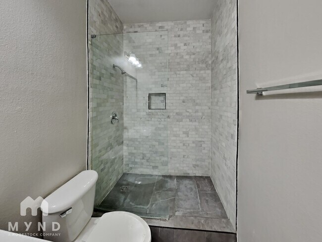 Building Photo - 541 Baverton Ln