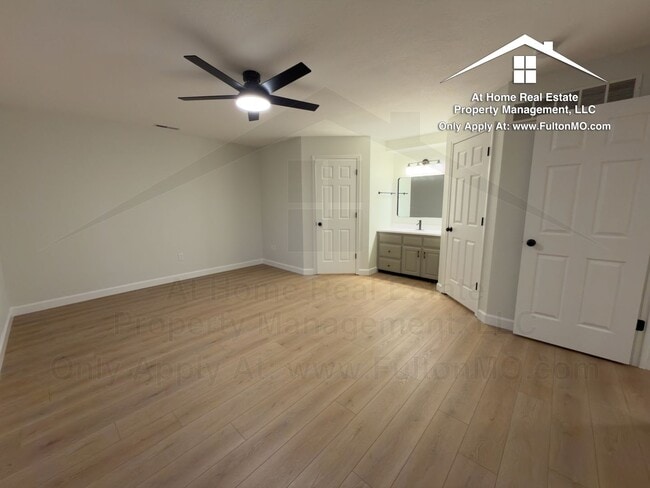 Building Photo - 1011-1013 Greystone Court