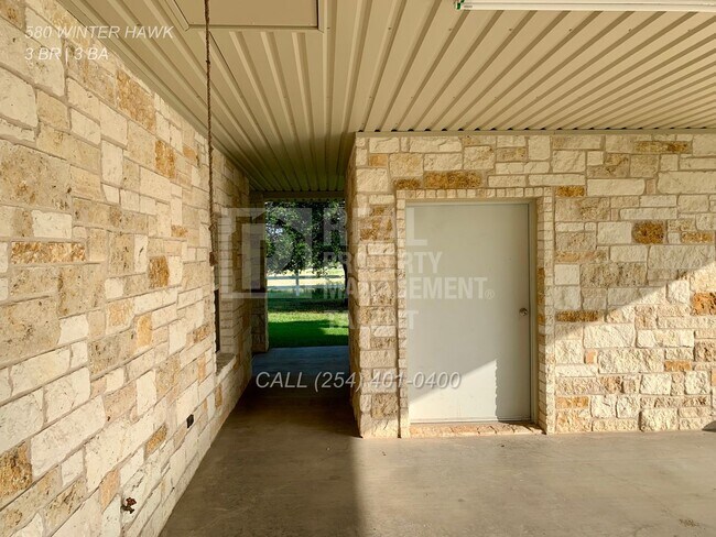 Building Photo - 3 Bedroom, 3 Bathroom Ranch Home with Barn...