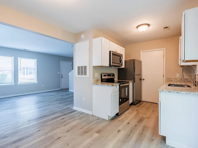 Building Photo - 600-635 Hilltop Dr