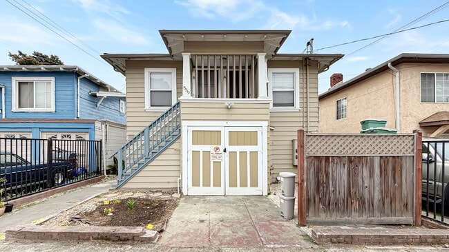 Building Photo - 859 47th St