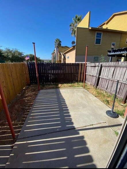 Building Photo - 1016 Dicky Ln