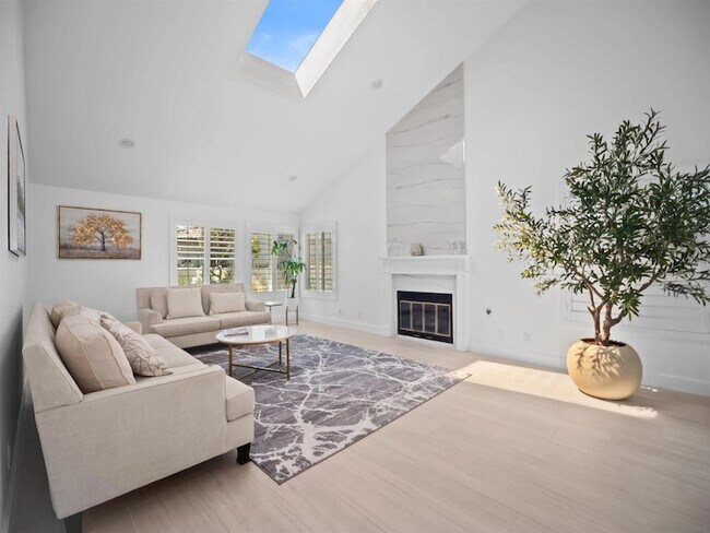 Building Photo - 11748 Via Chona