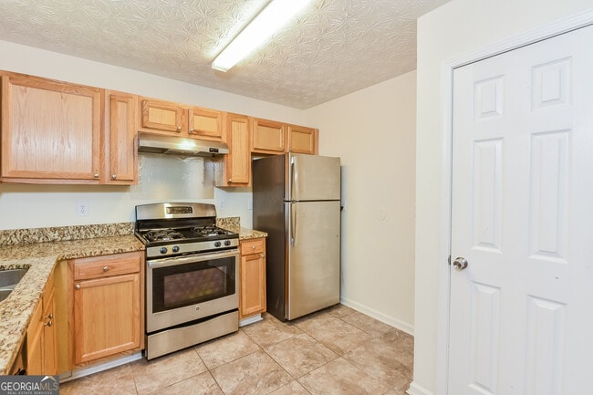 Building Photo - 3552 6 Oaks Ct