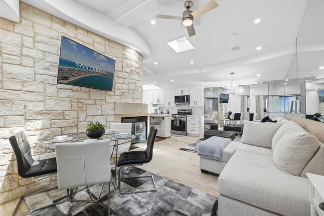 Building Photo - Fully Furnished Oceanfront Condo on Mission Beach Boardwalk