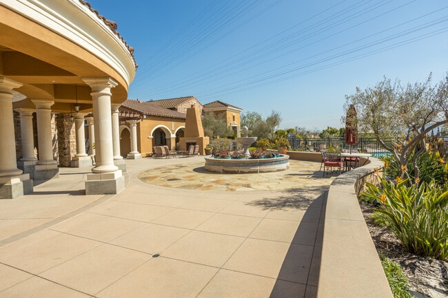 Building Photo - 2802 Bellezza Dr