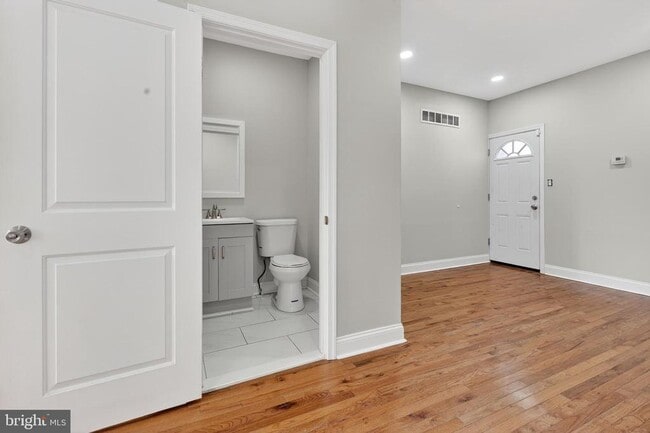 Building Photo - 2543 Nicholas St