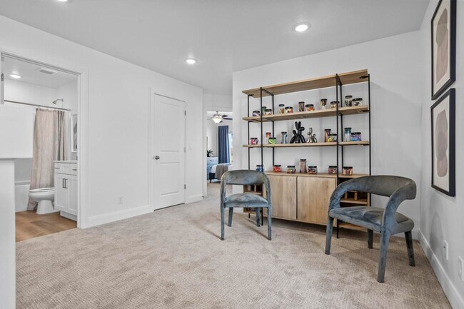 Building Photo - Lagoon Living! 3 Bedroom Townhome with Res...