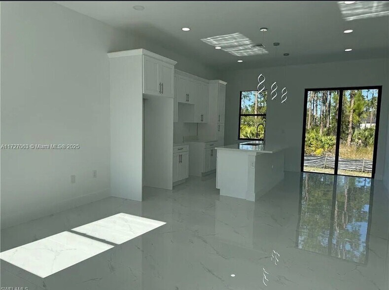 Building Photo - 1028 Eubanks St