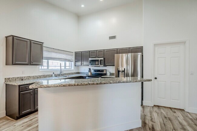Building Photo - 760 N Swan Dr