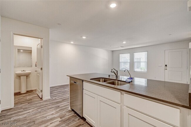 Building Photo - 7379 Raimee Brk St