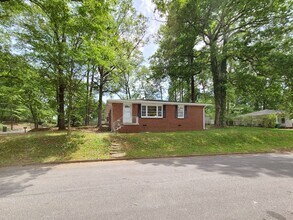Building Photo - Cutest Bungalow in the Heart of Hapeville 3 bed/2 bath