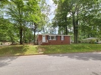 Building Photo - Cutest Bungalow in the Heart of Hapeville 3 bed/2 bath