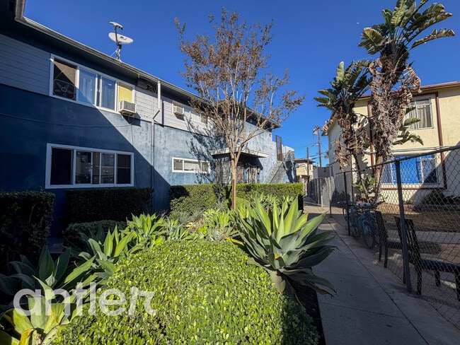 Building Photo - 4033 Palmwood Dr