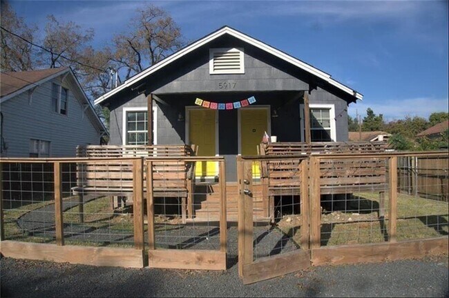 Primary Photo - 5917-1-5912 Sherman St