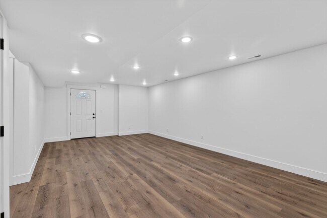 Building Photo - JR119L