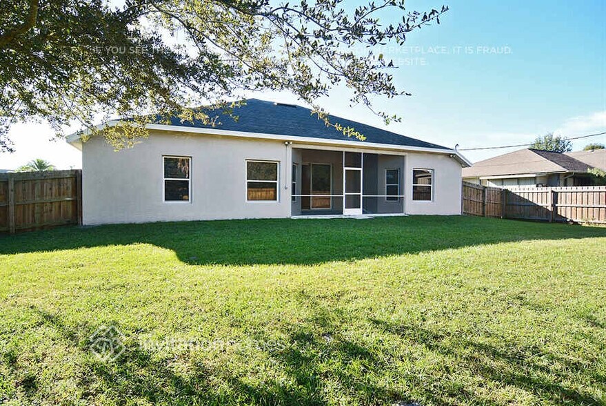 Building Photo - 2317 SW Fern Cir