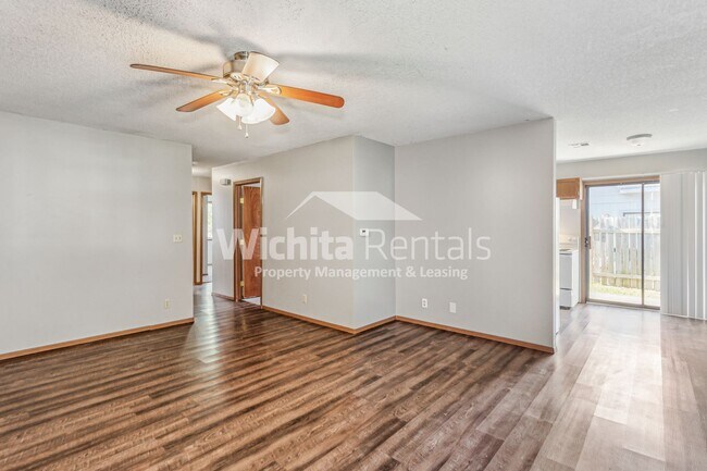 Building Photo - 3 Bedroom 2 bath duplex - Derby