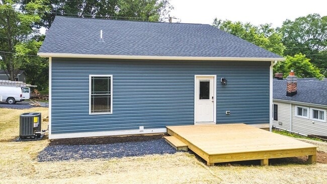 Building Photo - 1025 Frye St