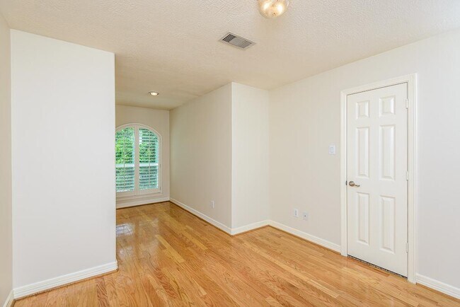 Building Photo - 12330 Timber Hollow
