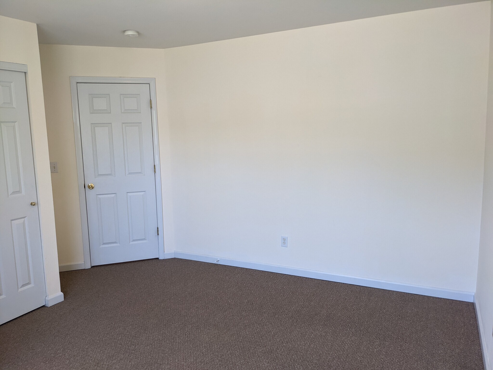 Building Photo - 1031 Arlington Ct