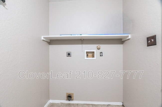 Building Photo - 6203 Lakeview Dr.