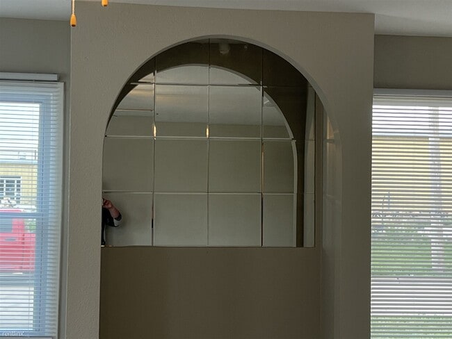 Building Photo - 3 br, 1 bath House - 1725 S Saint Clair Ave