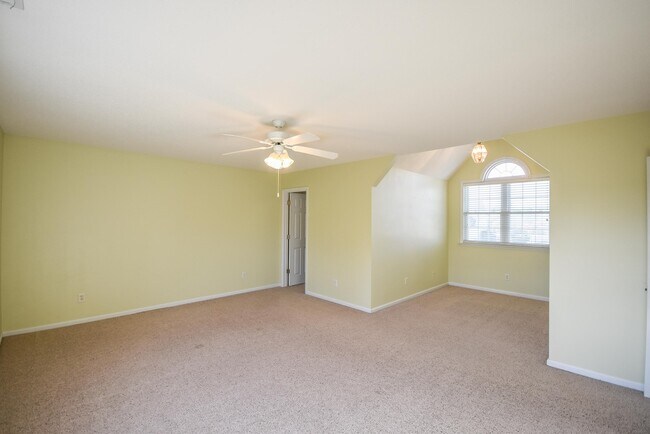 Building Photo - 144 Vail Ct