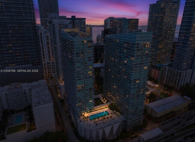 Building Photo - 1111 SW 1st Ave