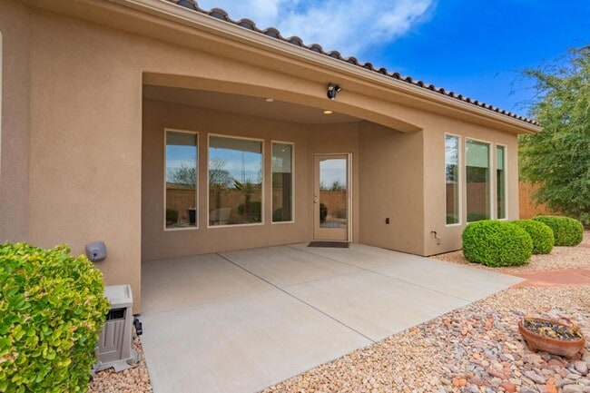 Building Photo - Bright & Beautiful 2 Bedroom Home in Sun R...