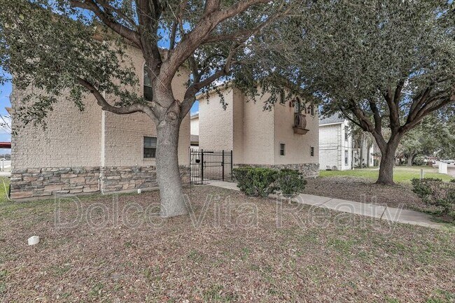 Building Photo - 2102 Kimberly Ln