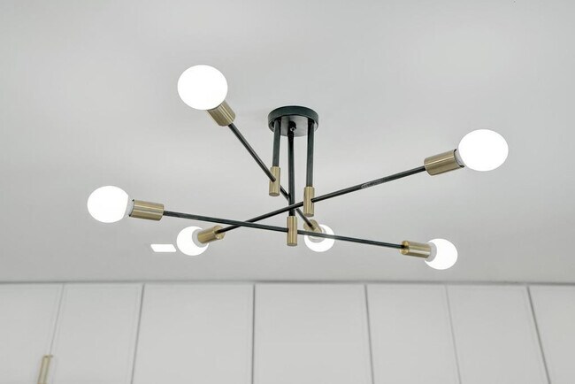 Building Photo - 840 SE 22nd Ave