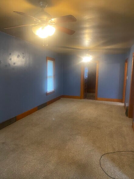 Building Photo - 320 Maple St