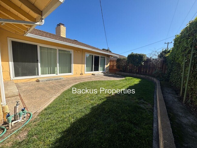 Building Photo - Wonderful three bedroom home in South Salinas